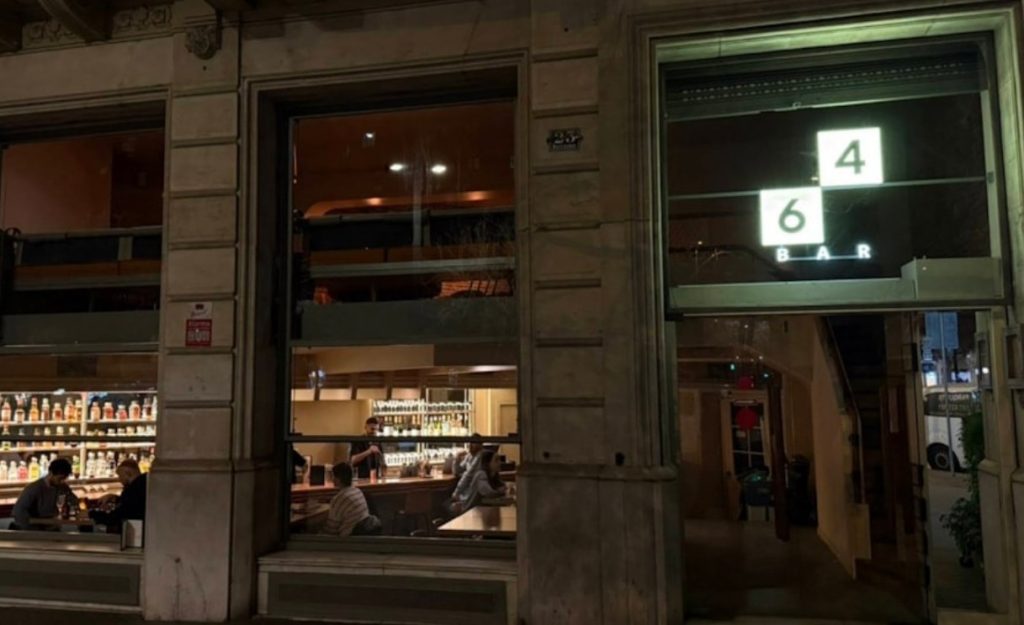 Bar 64 en Barcelona: un nuevo cocktail-bar inspirado en el ajedrez