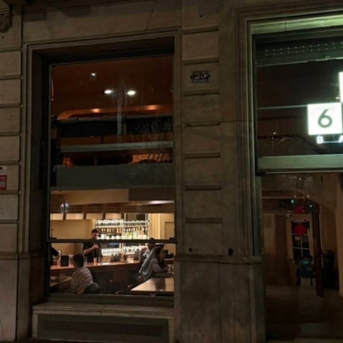Bar 64 en Barcelona: un nuevo cocktail-bar inspirado en el ajedrez