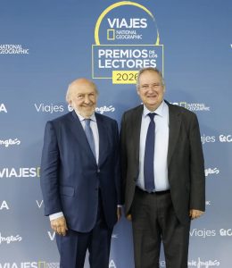 Ricardo Rodrigo con el ministro Jordi Hereu Premios de los Lectores de Viajes National Geographic. Ricardo Rodrigo con el ministro Jordi Hereu